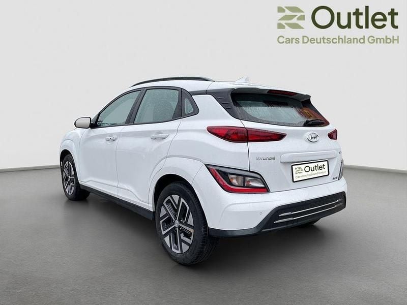 Gebraucht Hyundai Kona Select 100 kW (136 PS) 2022 Weiß SUV