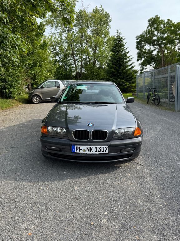 Grau Gebraucht 1999 BMW 316 Limousine | 2.100 € (Superpreis) - Bild 1/4
