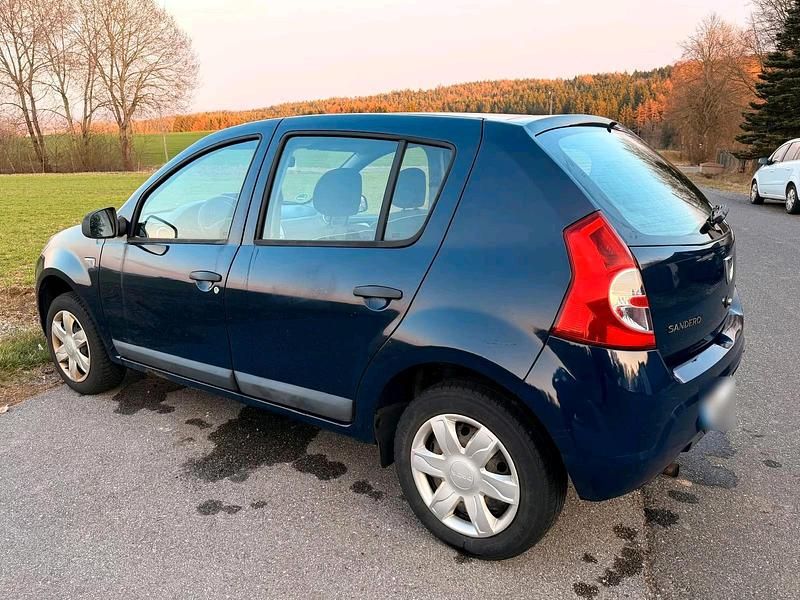 Gebraucht Dacia Sandero 75 PS (55 kW) 2012 Blau Kleinwagen