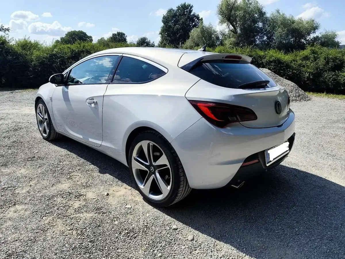 Gebraucht Opel Astra Innovation 140 PS (102 kW) 2012 Grau Coupé