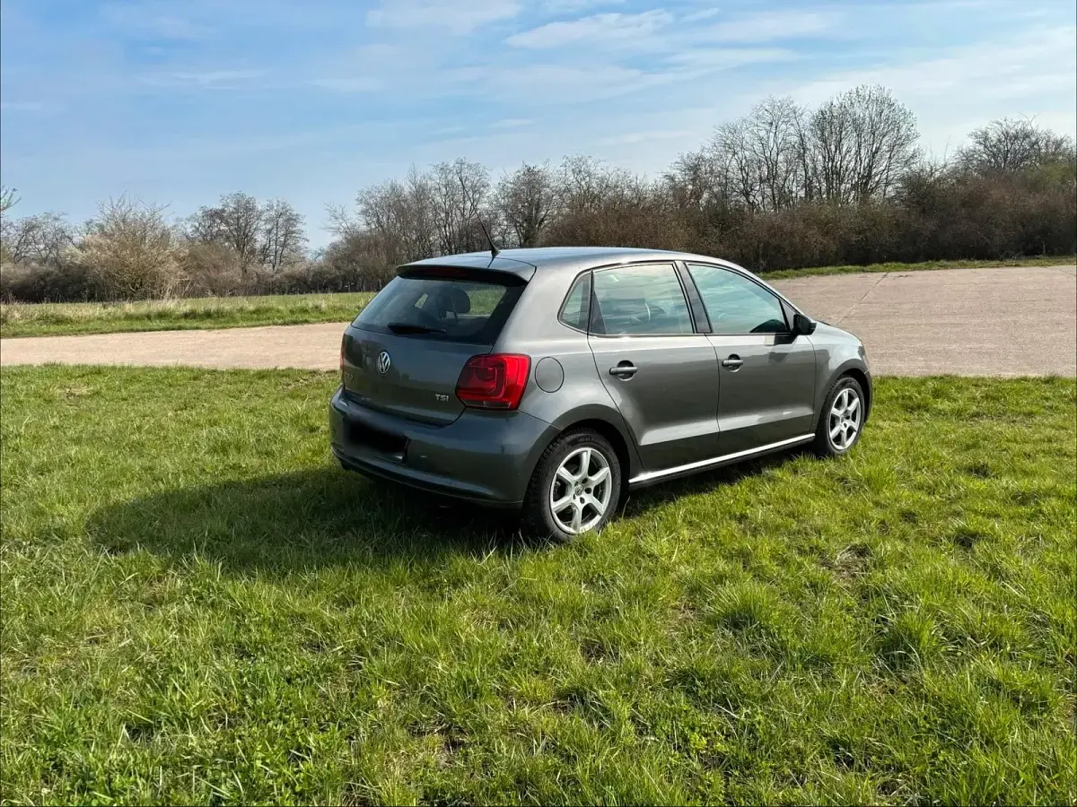 Używany VW Polo 90 KM (66 kW) 2012 Szary Hatchback