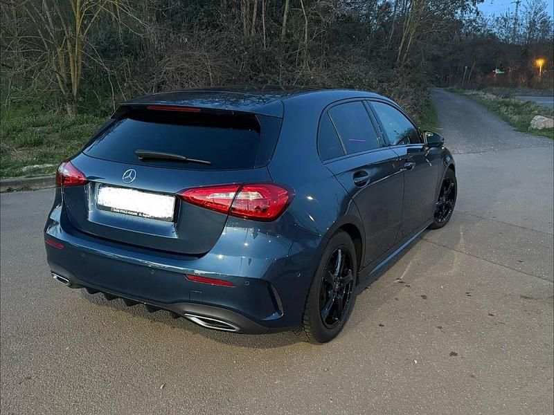 Gebraucht Mercedes A200 AMG line 150 PS (110 kW) 2020 Blau Limousine