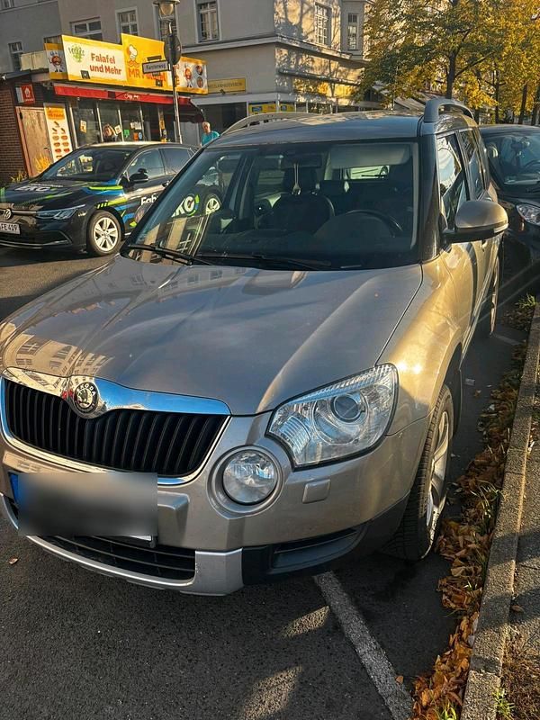 Beige Gebraucht 2010 Skoda Yeti SUV | 6.999 € (Teuer) - Bild 1/4