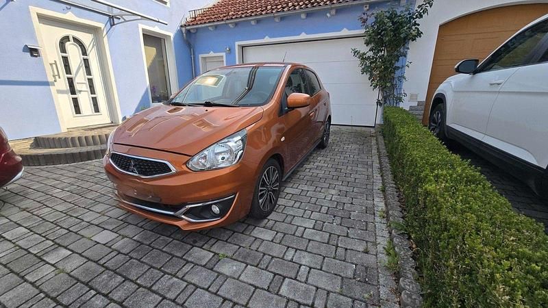 Orange Gebraucht 2018 Mitsubishi Space Star Edition Kleinwagen | 8.299 € (Fairer Preis) - Bild 1/4