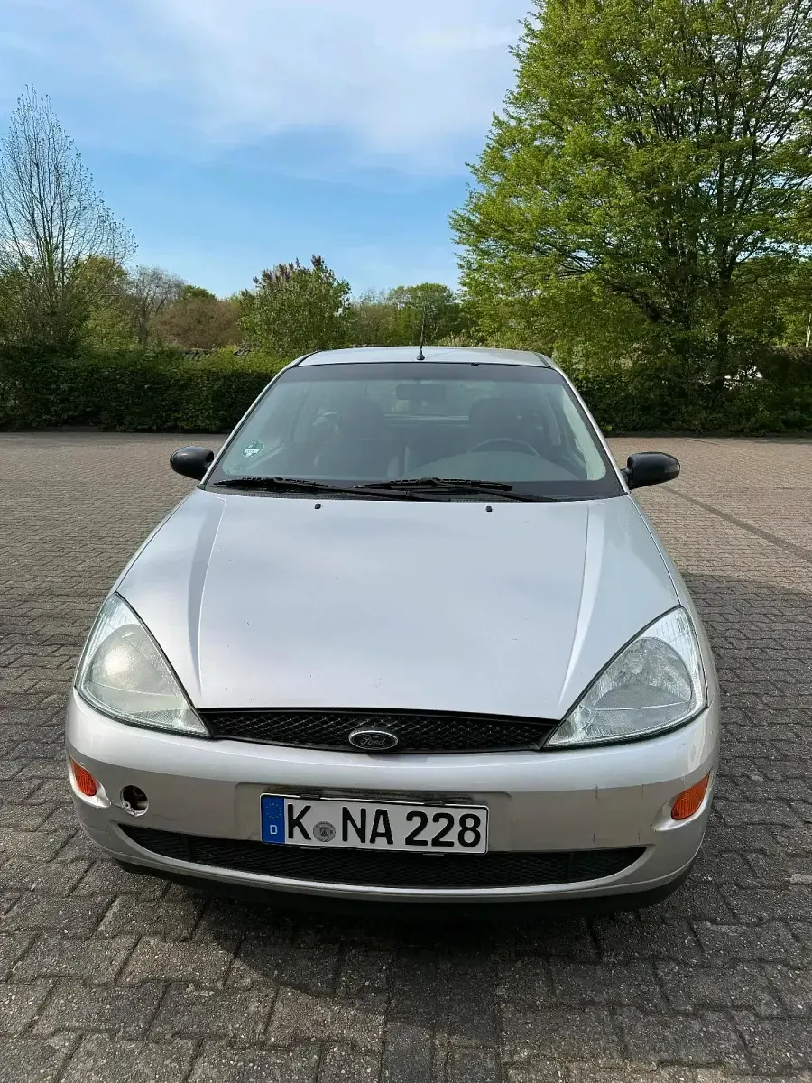 Brugt Ford Focus 75 HK (55 kW) 2001 Sølv Hatchback