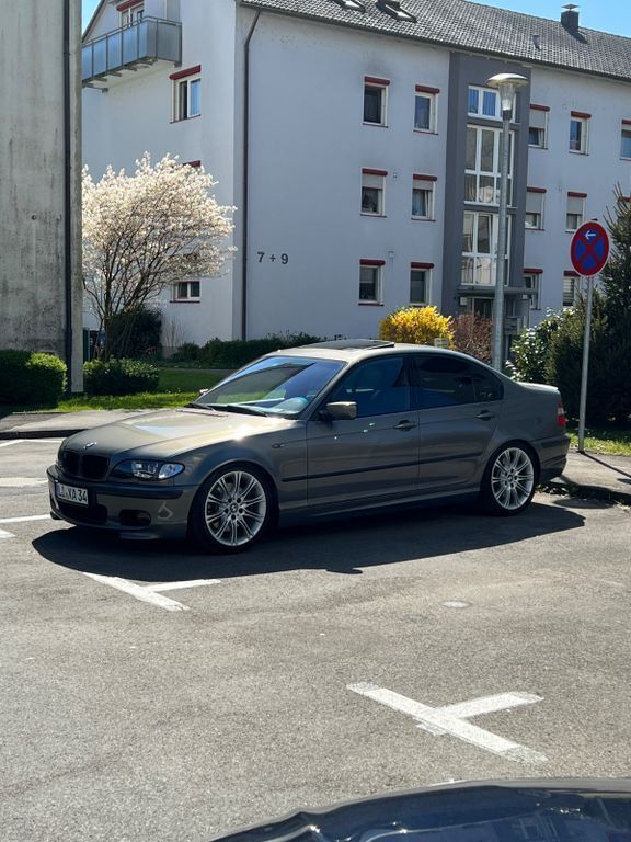 Grau Gebraucht 2004 BMW 330 Exclusive Limousine | 9.500 € (Fairer Preis) - Bild 1/1