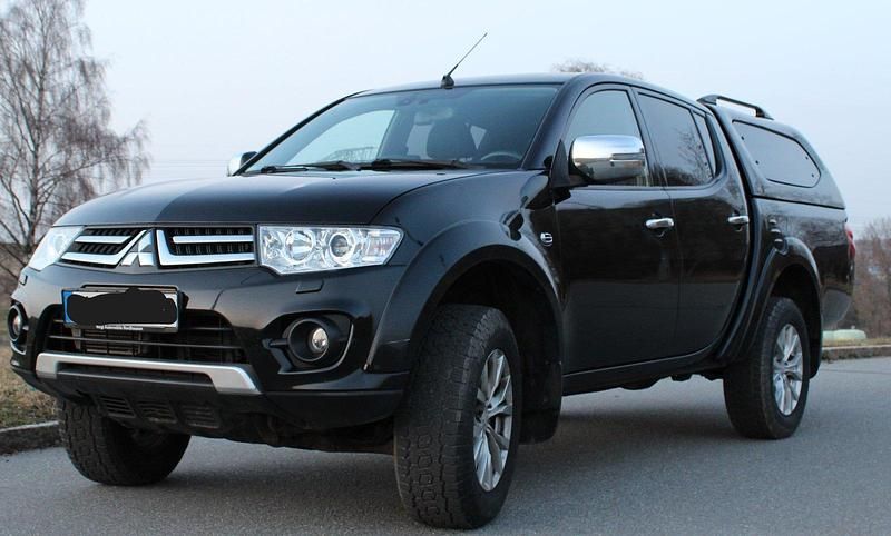 Gebraucht Mitsubishi L200 178 PS (130 kW) 2014 Schwarz Pickup