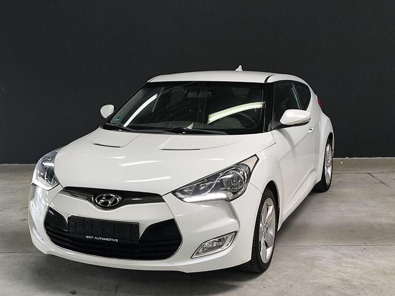Weiß Gebraucht 2011 Hyundai Veloster Style Kleinwagen | 5.900 € (Guter Preis) - Bild 1/4