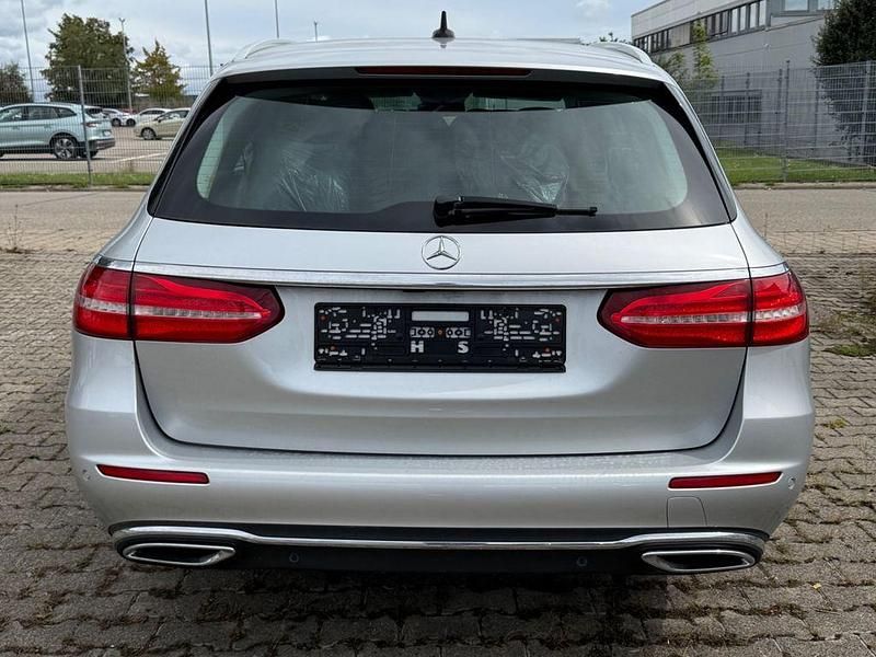 Gebraucht Mercedes E220 Avantgarde 194 PS (142 kW) 2018 Silber Kombi