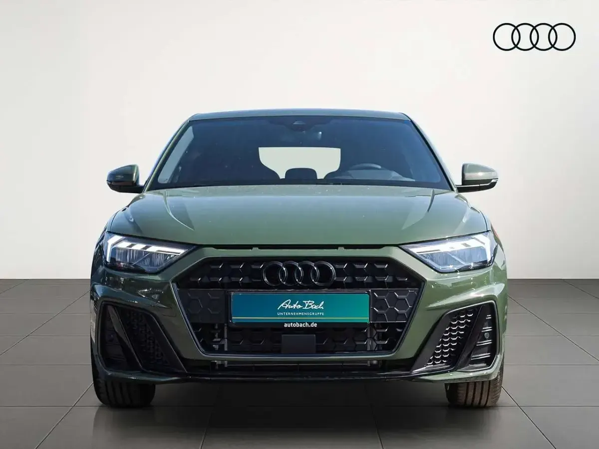 Neu Audi A1 S-Line 116 PS (85 kW) 2026 Distriktgrün metallic SUV