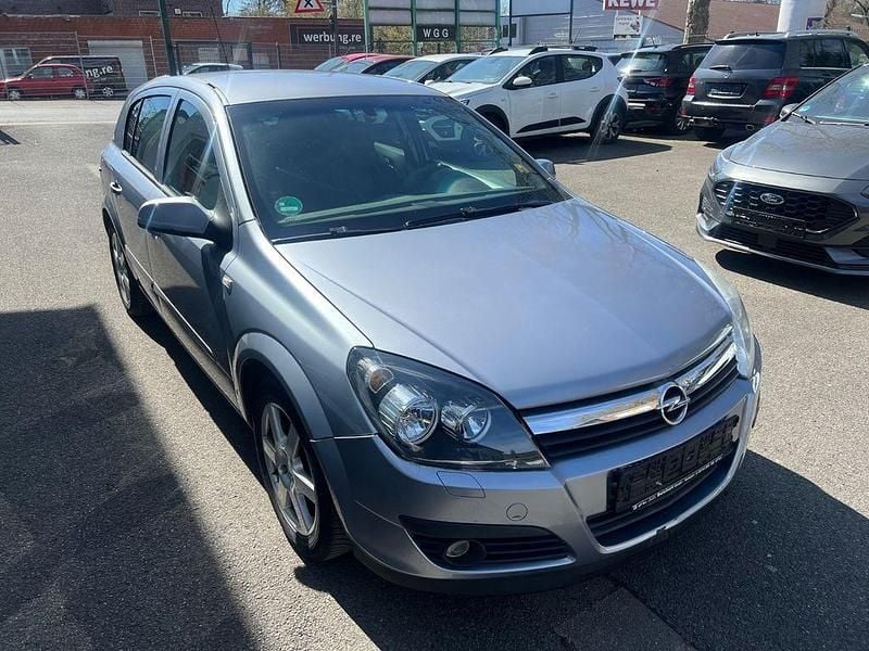 Gebraucht Opel Astra Edition 105 PS (77 kW) 2006 Lichtsilber m2 Limousine
