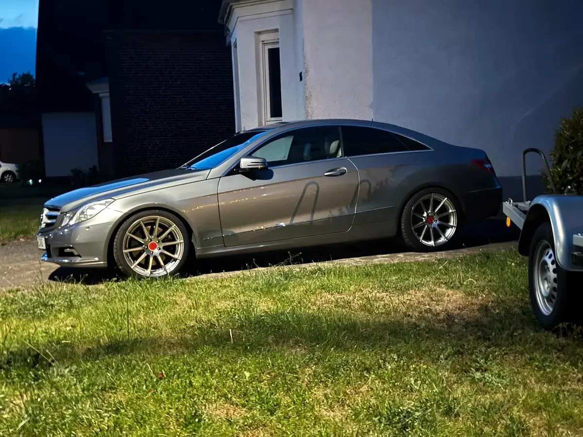 Gebraucht Mercedes E500 387 PS (284 kW) 2010 Grau Coupé