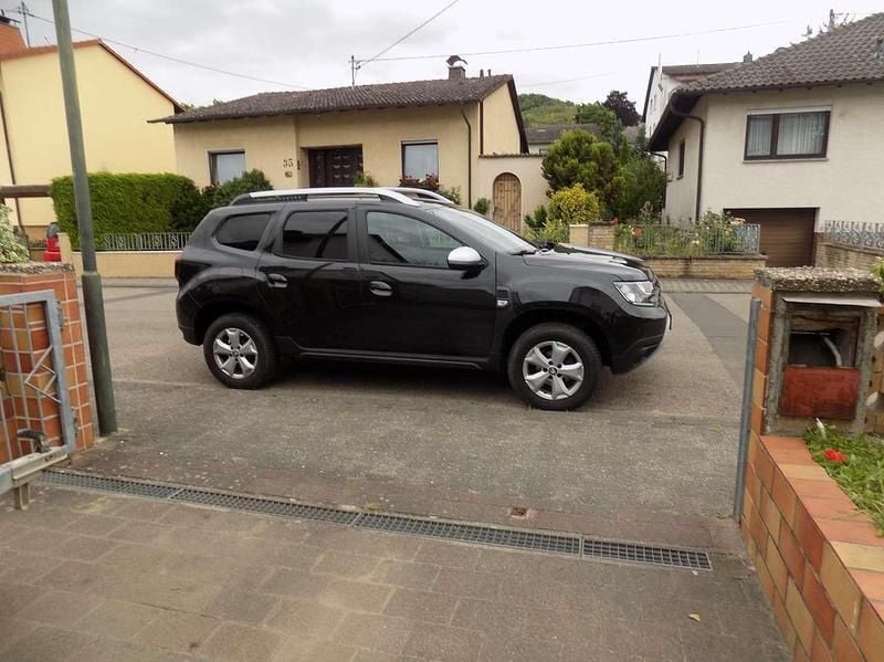 Schwarz Gebraucht 2019 Dacia Duster Comfort SUV | 11.500 € (Guter Preis) - Bild 1/4