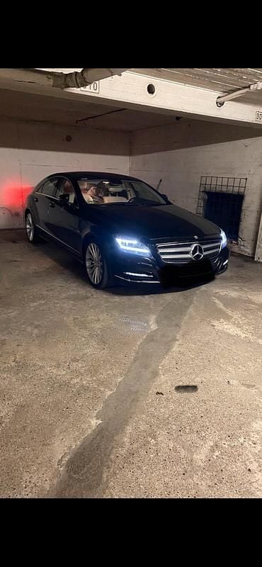 Schwarz Gebraucht 2011 Mercedes CLS350 Limousine | 17.995 € - Bild 1/4