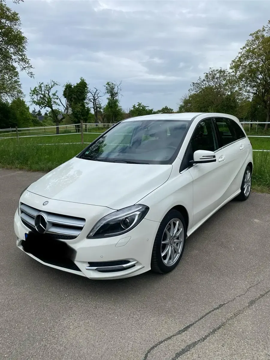 Gebraucht Mercedes B180 109 PS (80 kW) 2014 Weiß Van / Kleinbus