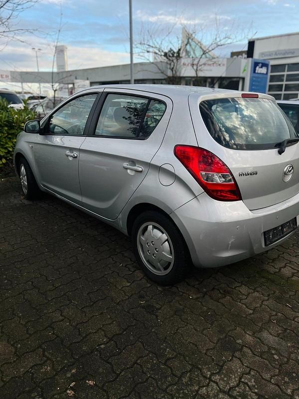 Gebraucht Hyundai i20 74 PS (54 kW) 2009 Grau Kleinwagen