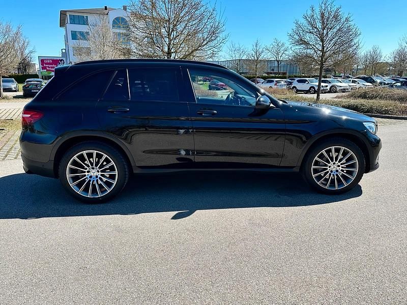 Schwarz Gebraucht 2017 Mercedes GLC250 AMG line SUV | 21.500 € (Superpreis) - Bild 1/4