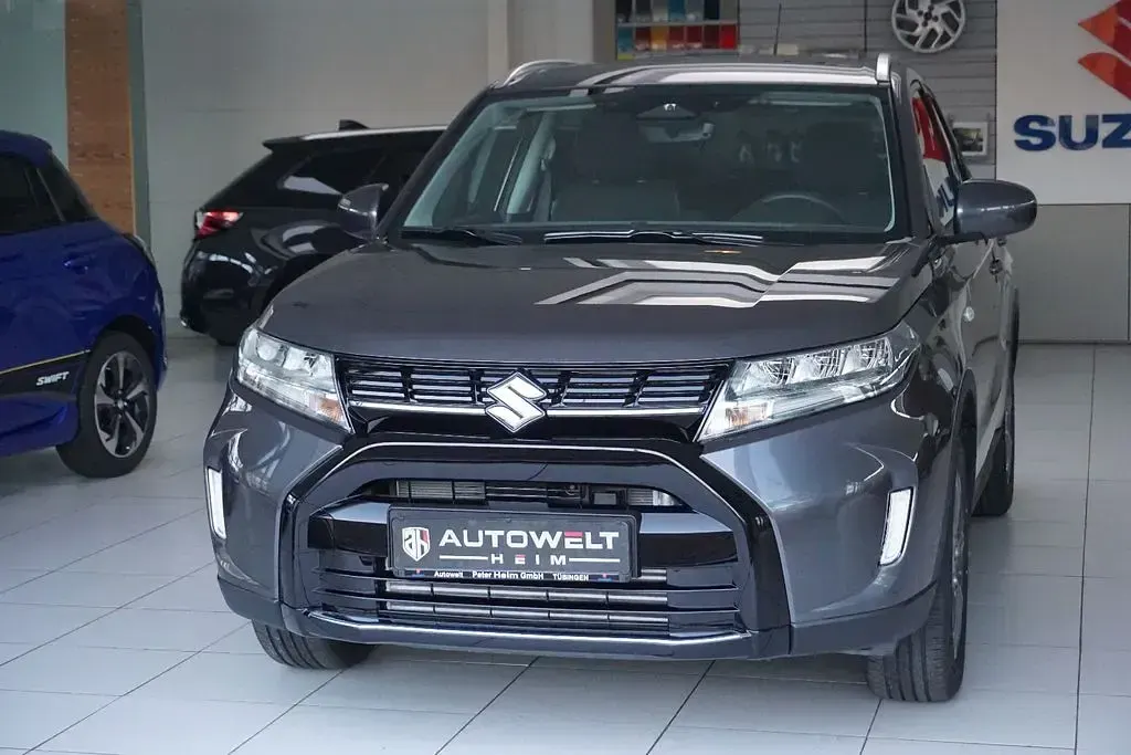 Neu Suzuki Vitara Club 110 PS (80 kW) 2026 Grau SUV