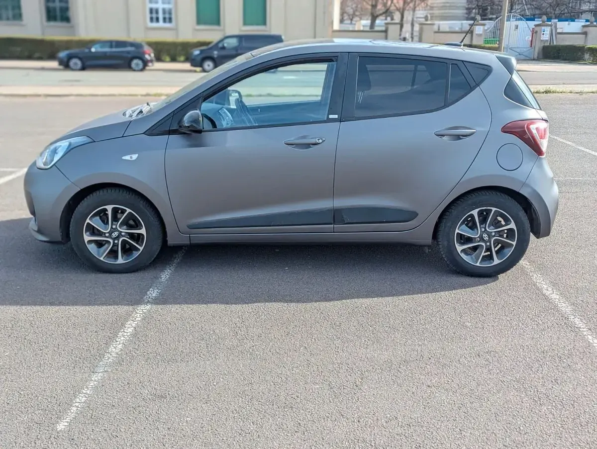 Gebraucht Hyundai i10 87 PS (63 kW) 2019 Grau Kleinwagen