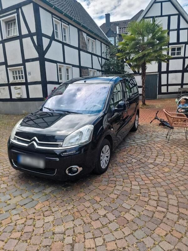 Schwarz Gebraucht 2012 Citroën Berlingo Tendance Van / Kleinbus | 5.250 € (Fairer Preis) - Bild 1/4