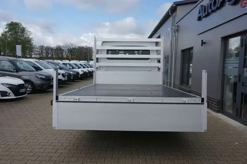 Second-hand Iveco Daily 175 CP (128 kW) 2022 Alb Monovolum