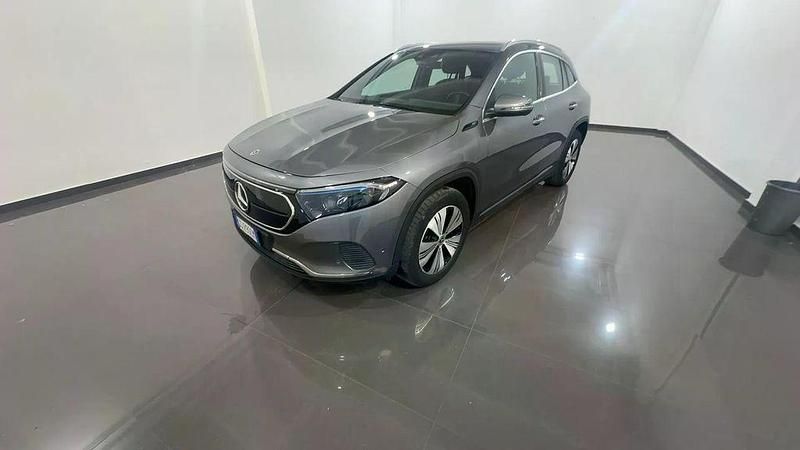 Grau Gebraucht 2021 Mercedes EQA250 Progressive SUV | 25.500 € (Guter Preis) - Bild 1/4