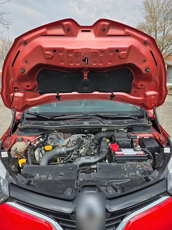 Gebraucht Renault Captur Elysee 118 PS (86 kW) 2016 Rot SUV