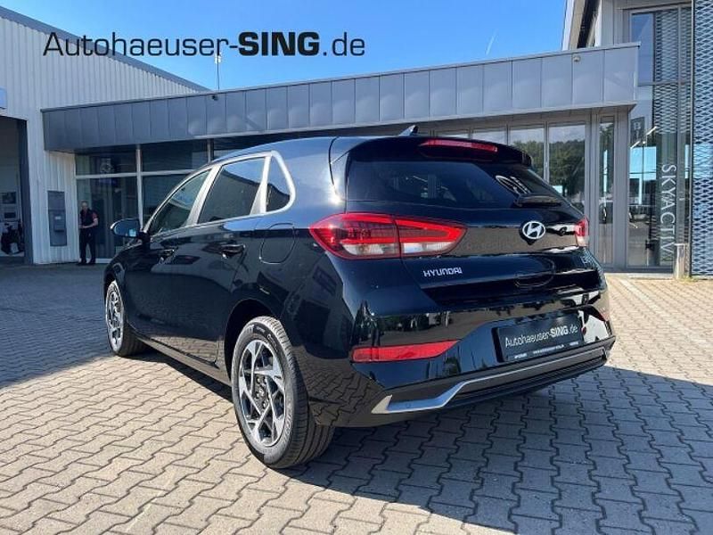 Neu Hyundai i30 140 PS (102 kW) 2025 Schwarz Limousine