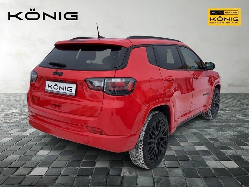 Gebraucht Jeep Compass Altitude 131 PS (96 kW) 2023 Colorado red (5cj) SUV