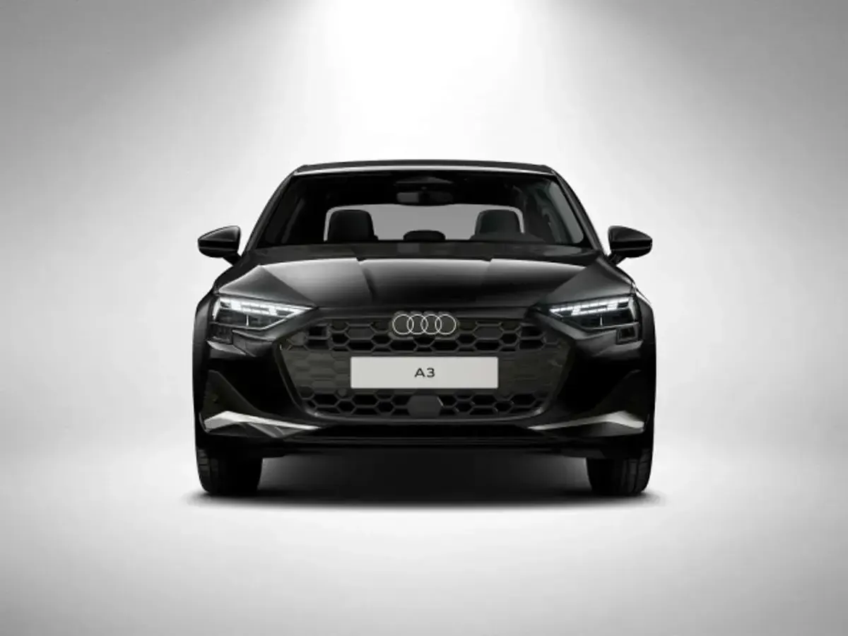 Gebraucht Audi A3 Advanced 150 PS (110 kW) 2025 Schwarz Limousine