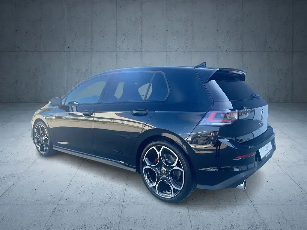 Neu VW Golf VIII GTI 265 PS (194 kW) 2026 Grenadillschwarz metallic Limousine