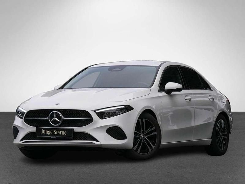 Gebraucht Mercedes A200 Progressive 163 PS (119 kW) 2024 Weiss polarweiß Limousine