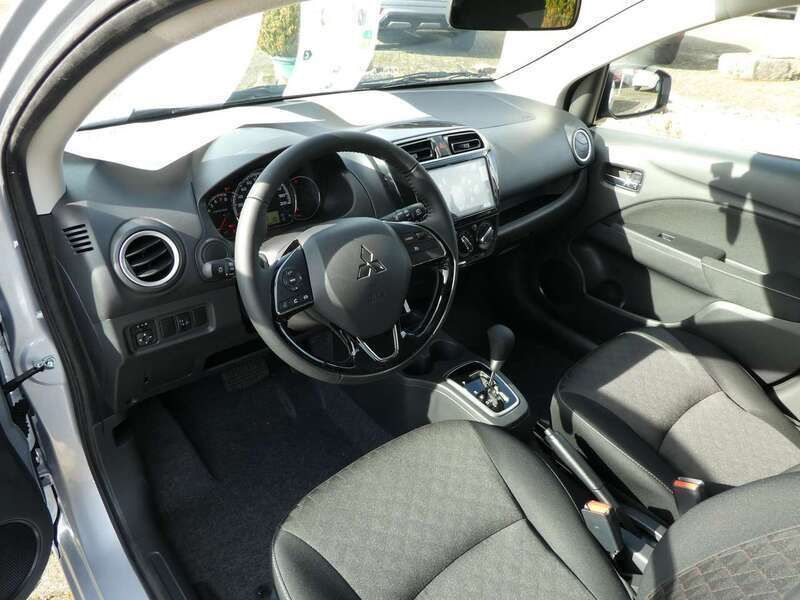 Gebraucht Mitsubishi Space Star Select+ 71 PS (52 kW) 2024 Silber Limousine