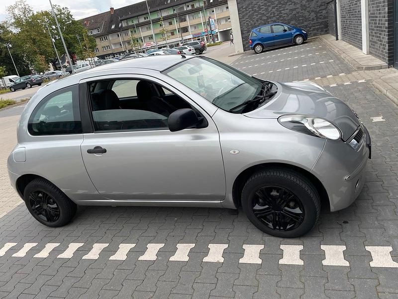 Silber Gebraucht 2010 Nissan Micra Kleinwagen | 900 € - Bild 1/4