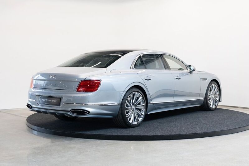 Neu Bentley Flying Spur Mulliner 782 PS (575 kW) 2025 Silber Limousine