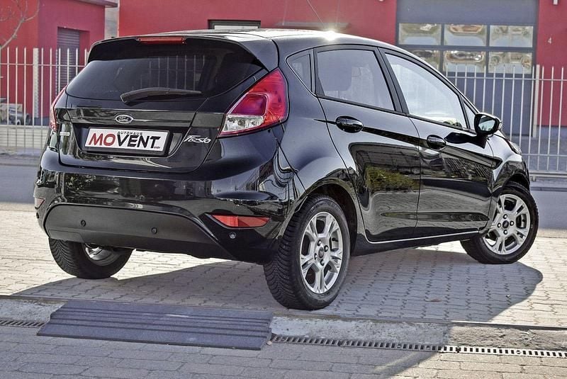 Gebraucht Ford Fiesta 101 PS (74 kW) 2014 Schwarz Kleinwagen