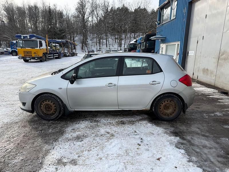 Gebraucht Toyota Auris 90 PS (66 kW) 2007 Silber Kleinwagen