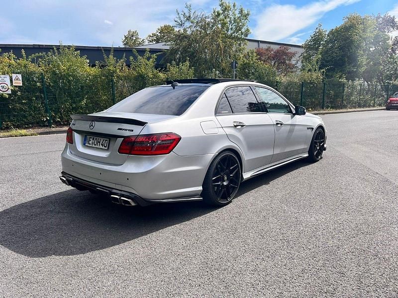 Gebraucht Mercedes E500 Avantgarde 387 PS (284 kW) 2008 Silber Limousine