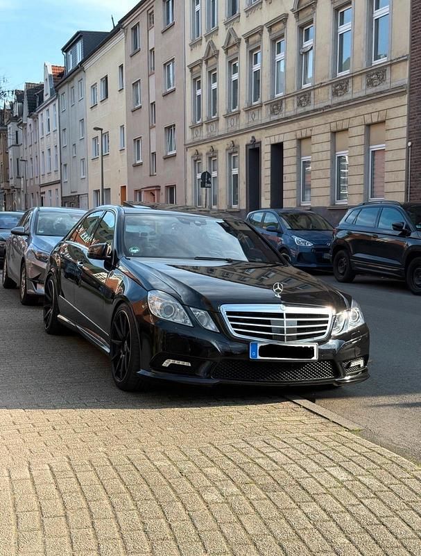 Gebraucht Mercedes E500 387 PS (284 kW) 2009 Schwarz Limousine