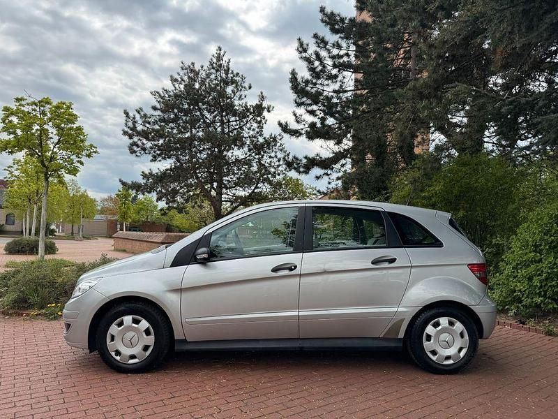 Gebraucht Mercedes B150 95 PS (69 kW) 2006 Silber Van / Kleinbus
