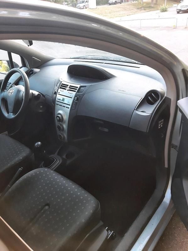 Gebraucht Toyota Yaris 69 PS (50 kW) 2007 Grau Kleinwagen