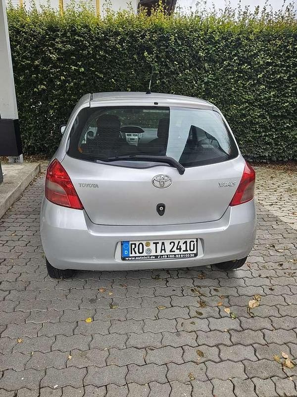 Gebraucht Toyota Yaris Cool 69 PS (50 kW) 2008 Grau Limousine