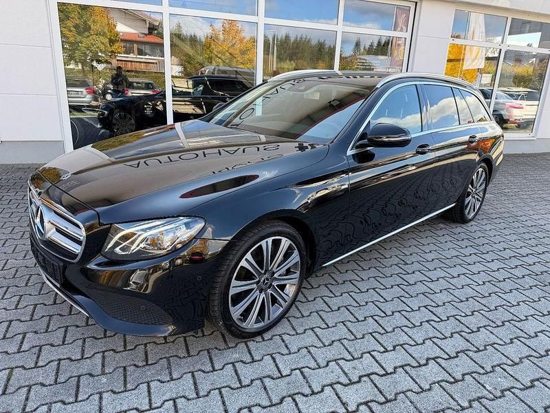 Schwarz Gebraucht 2017 Mercedes E400 Business Limousine | 16.999 € (Fairer Preis) - Bild 1/4
