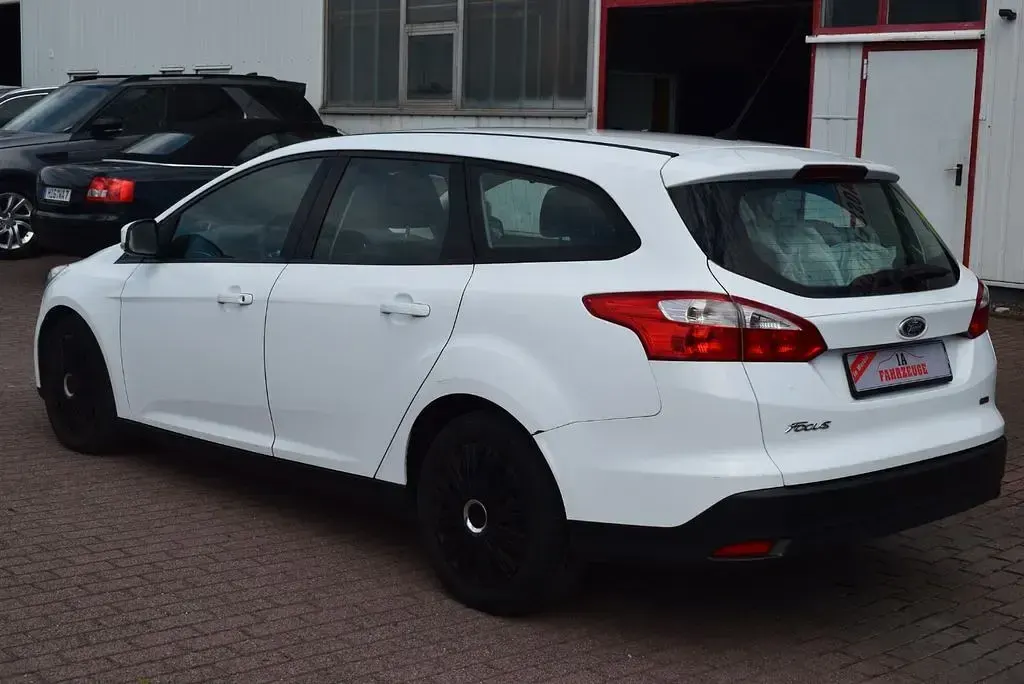 Gebraucht Ford Focus Trend 95 PS (69 kW) 2012 Weiß Limousine