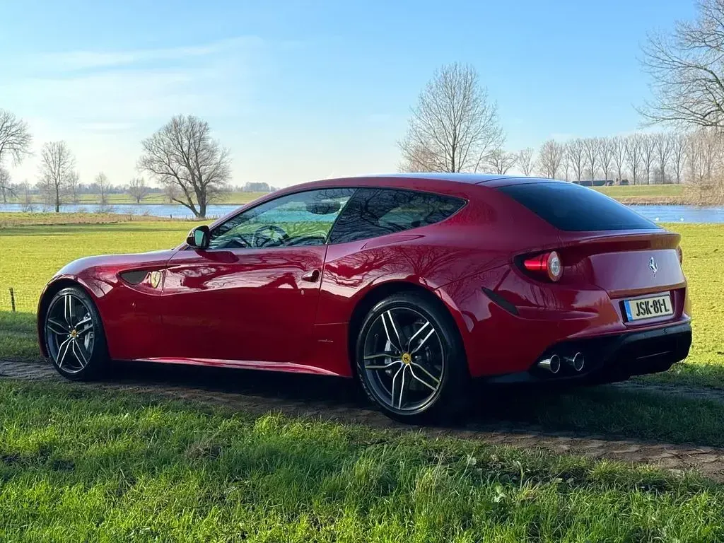 Second-hand Ferrari FF 661 CP (486 kW) 2013 Roșu Break