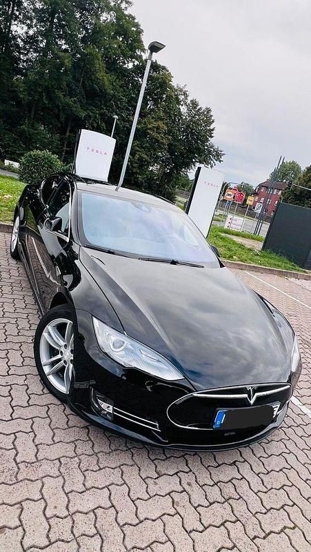 Second-hand Tesla Model S 309 kW (421 CP) 2015 Negru Hatchback