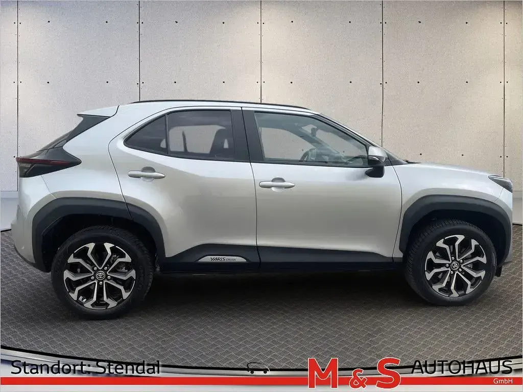 Gebraucht Toyota Yaris Cross 131 PS (96 kW) 2025 Silber SUV
