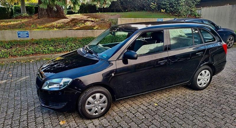 Schwarz Gebraucht 2012 Skoda Fabia Active Kombi | 2.690 € (Etwas zu teuer) - Bild 1/4