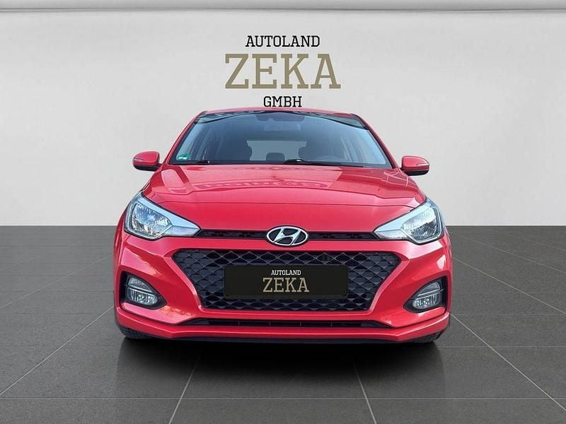 Gebraucht Hyundai i20 Advantage 101 PS (74 kW) 2019 Rot Kleinwagen