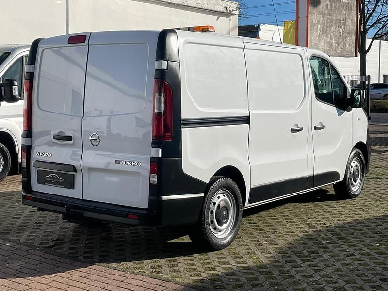 Gebraucht Opel Vivaro 145 PS (106 kW) 2017 Weiß Van / Kleinbus